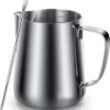 House Of Husk® Melkkan Met Art Pen - 350ml Melkopschuimkan - Zilver - Melkkannetje - Milk Pitcher - RVS - Barista Melkkan - Inclusief Latte Art Pen 2 House Of Husk® Melkkan Met Art Pen - 350ml Melkopschuimkan - Zilver - Melkkannetje - Milk Pitcher - RVS - Barista Melkkan - Inclusief Latte Art Pen -Koffieverkoopwinkel 1095x1200