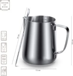 House Of Husk® Melkkan Met Art Pen - 350ml Melkopschuimkan - Zilver - Melkkannetje - Milk Pitcher - RVS - Barista Melkkan - Inclusief Latte Art Pen 11 House Of Husk® Melkkan Met Art Pen - 350ml Melkopschuimkan - Zilver - Melkkannetje - Milk Pitcher - RVS - Barista Melkkan - Inclusief Latte Art Pen -Koffieverkoopwinkel 1159x1200 1