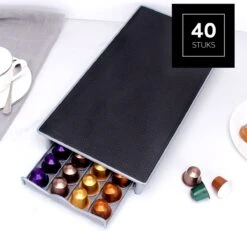 Capsulehouder Met Lade - Geschikt Voor Nespresso Koffiecups - 40 Capsules - Plateau Voor Koffiecupmachine – Zilver/grijs 15 Capsulehouder Met Lade - Geschikt Voor Nespresso Koffiecups - 40 Capsules - Plateau Voor Koffiecupmachine – Zilver/grijs -Koffieverkoopwinkel 1200x1122