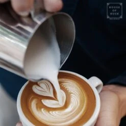 House Of Husk® Melkkan Met Art Pen - 350ml Melkopschuimkan - Zilver - Melkkannetje - Milk Pitcher - RVS - Barista Melkkan - Inclusief Latte Art Pen 13 House Of Husk® Melkkan Met Art Pen - 350ml Melkopschuimkan - Zilver - Melkkannetje - Milk Pitcher - RVS - Barista Melkkan - Inclusief Latte Art Pen -Koffieverkoopwinkel 1200x1200 181