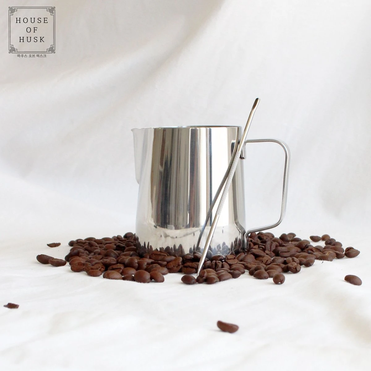 House Of Husk® Melkkan Met Art Pen - 350ml Melkopschuimkan - Zilver - Melkkannetje - Milk Pitcher - RVS - Barista Melkkan - Inclusief Latte Art Pen 9 House Of Husk® Melkkan Met Art Pen - 350ml Melkopschuimkan - Zilver - Melkkannetje - Milk Pitcher - RVS - Barista Melkkan - Inclusief Latte Art Pen - Afbeelding 7