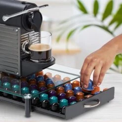 KitchenBrothers Capsulehouder - Met Lade - Nespresso - 60 Cups - Glas - RVS/Zwart -Koffieverkoopwinkel 1200x1200 264