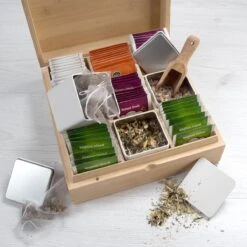 Theedoos Van ZENZYTEA® - Bamboe - Theedoos 9 Vaks - Inclusief 3 Theeblikken Voor Losse Thee - Geschikt Voor Grote & Kleine Theezakjes - Vierkant - Grote Vakken - Luxe Verpakking - Cadeau -Koffieverkoopwinkel 1200x1200 48