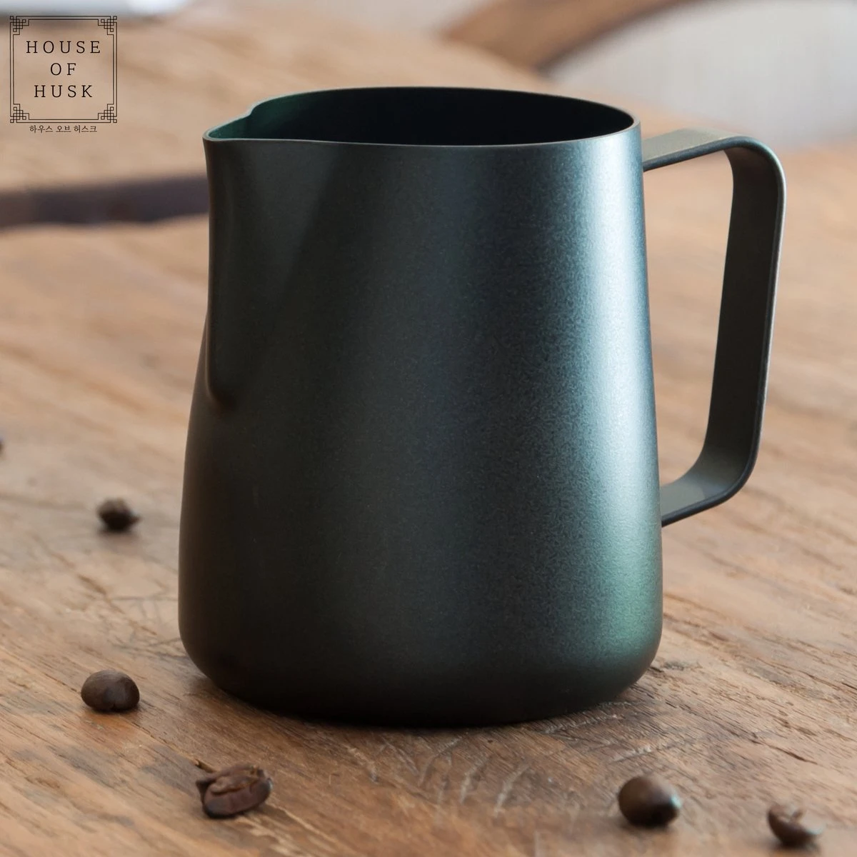 House Of Husk Melkkan Met Art Pen - 350ml Melkopschuimkan - Zwart - Melkkannetje - Milk Pitcher - RVS - Barista Melkkan - Inclusief Latte Art Pen 8 House Of Husk Melkkan Met Art Pen - 350ml Melkopschuimkan - Zwart - Melkkannetje - Milk Pitcher - RVS - Barista Melkkan - Inclusief Latte Art Pen - Afbeelding 6