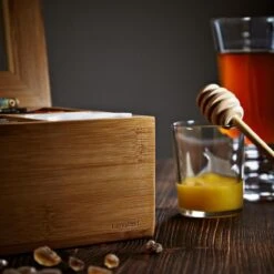 Lumaland Cuisine - Theedoos Van Bamboe - Theebox Met 8 Vakken - Duurzam Decoratief Materiaal - Ca. 28 X 16 X 9 Cm -Koffieverkoopwinkel 1200x1200 89