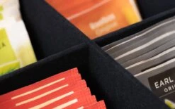 CasaLupo Theedoos Zwart 6-vaks - Met Fluweel - 24 X 16 Cm -Koffieverkoopwinkel 1200x751 2