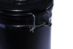 KoffieCanners Koffie Bewaarbus Luchtdicht Met CO2 Uitlaat Voor 600 Gram - Koffieblik Matzwart -Koffieverkoopwinkel 1200x796 1