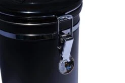 KoffieCanners Koffie Bewaarbus Luchtdicht Met CO2 Uitlaat Voor 600 Gram - Koffieblik Matzwart -Koffieverkoopwinkel 1200x796 2