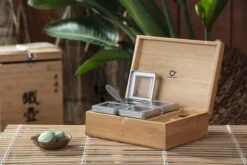 Bredemeijer - Theedoos Naturel Bamboe +4 Blikjes +lepel -Koffieverkoopwinkel 1200x800 9