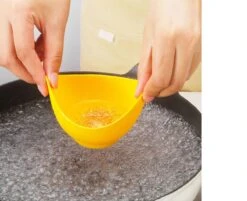 IGOODS 4 Pack Egg Poacher Cups - Perfect Gepocheerde Eieren - Egg Maker Niet-gepocheerde Eieren Cups BPA Gratis Siliconen Ei Poacher Cups Magnetron Ei Poacher- Ei Poacher Pan- Boiler Steamer- Magnetron Eieren -Koffieverkoopwinkel 1200x978