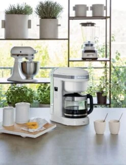 KitchenAid Filterkoffieapparaat 5KCM1208EWH WIT, 1,7 L, CLASSIC Drip-koffiezetapparaat Met Spiraalvormige Watertuit 33 KitchenAid Filterkoffieapparaat 5KCM1208EWH WIT, 1,7 L, CLASSIC Drip-koffiezetapparaat Met Spiraalvormige Watertuit -Koffieverkoopwinkel kitchenaid filterkoffieapparaat 5kcm1208ewh wit 17 l classic drip koffiezetapparaat met spiraalvormige watertuit wit 13